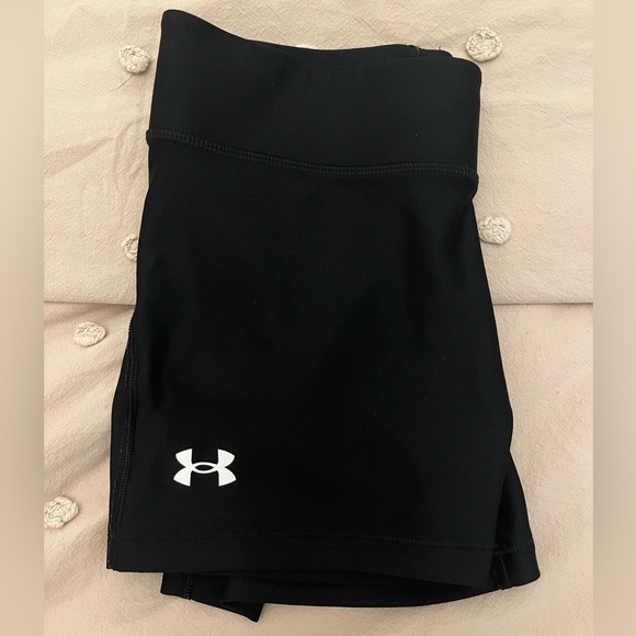 NWOT under armour volleyball short shorts - Picture 2 of 2